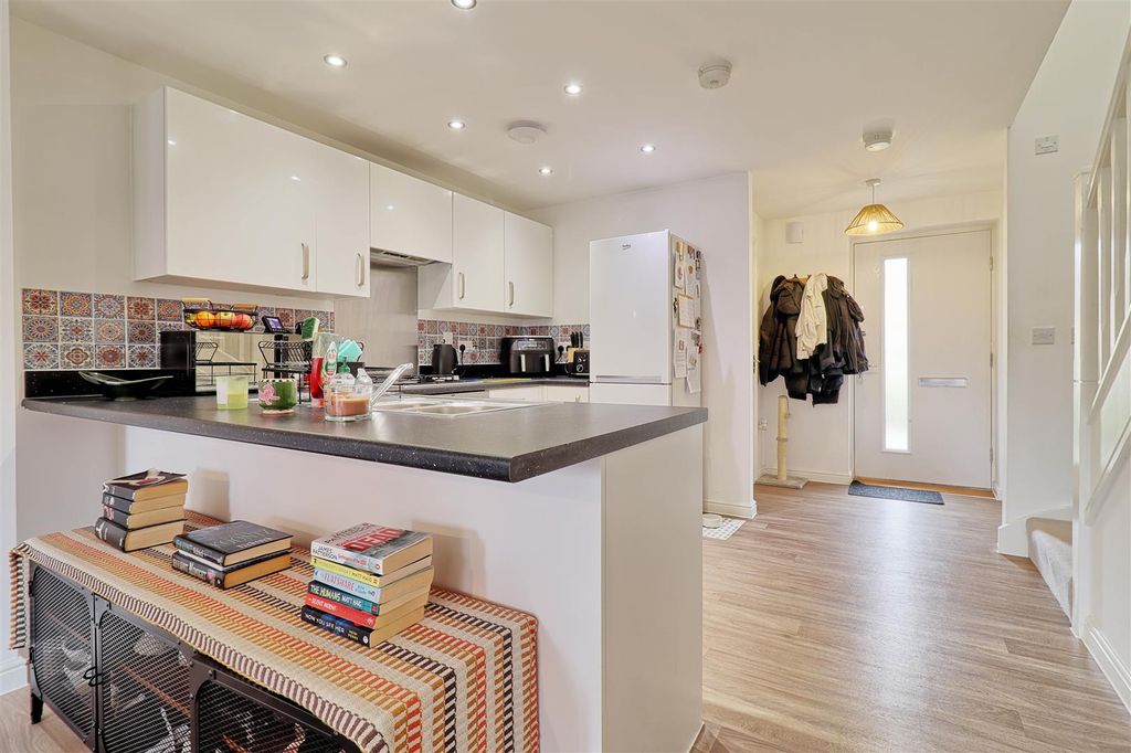 Property photo 3 of 17 Kitchen 2.Jpg