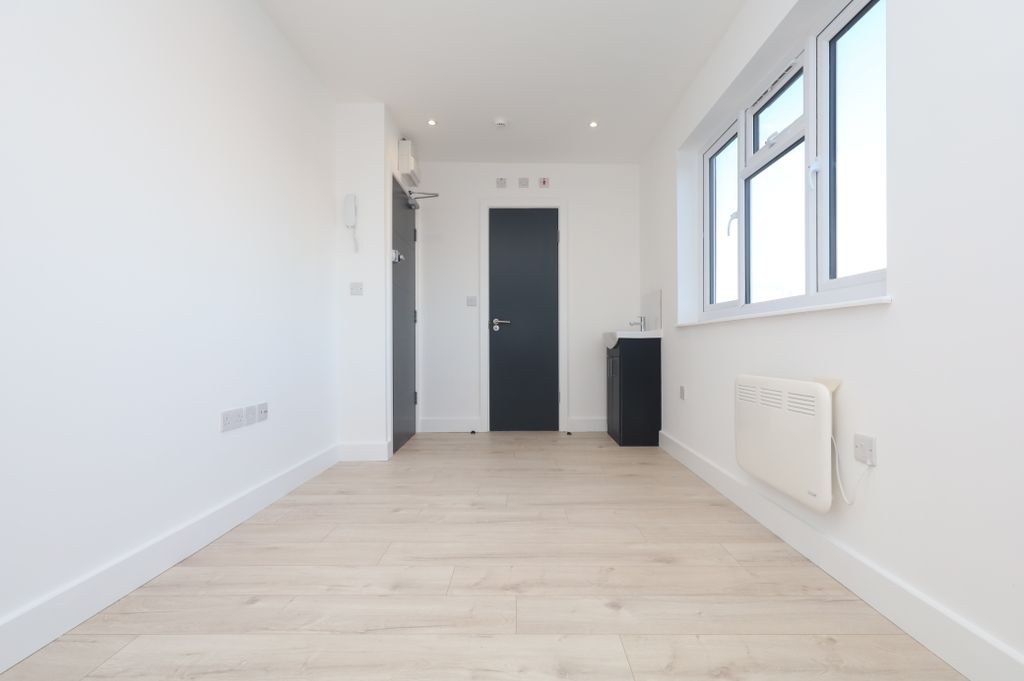 Property photo 1 of 2