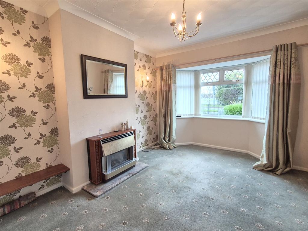 Property photo 3 of 15 Lounge