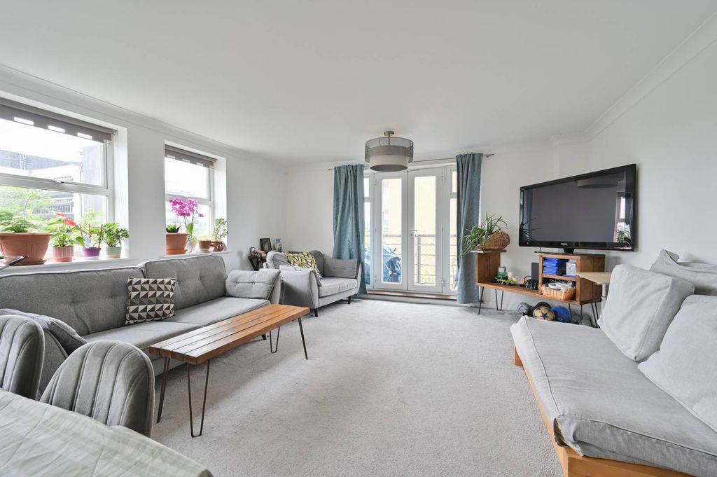 Property photo 1 of 8