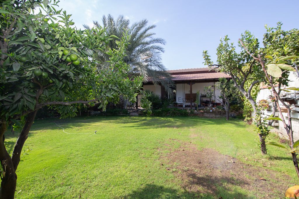 Property photo 2 of 37