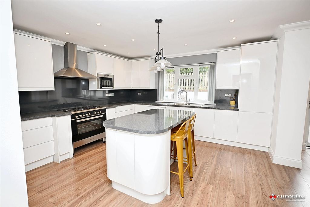 Property photo 2 of 27 Kitchen/ Breakfast