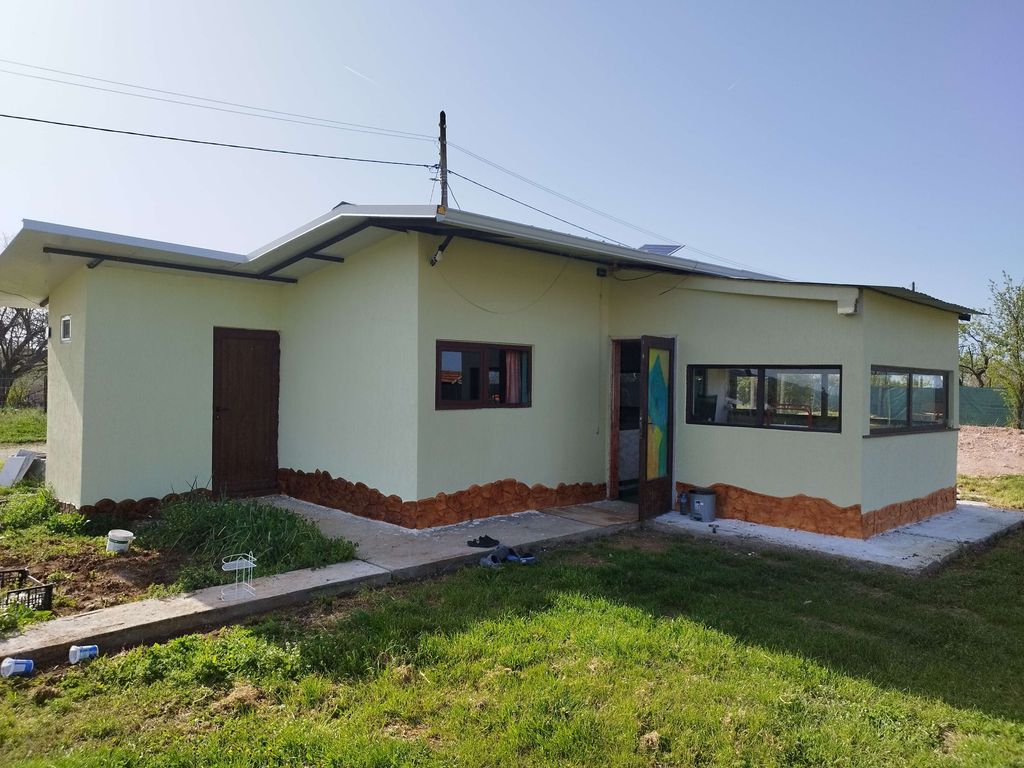 Property photo 1 of 6