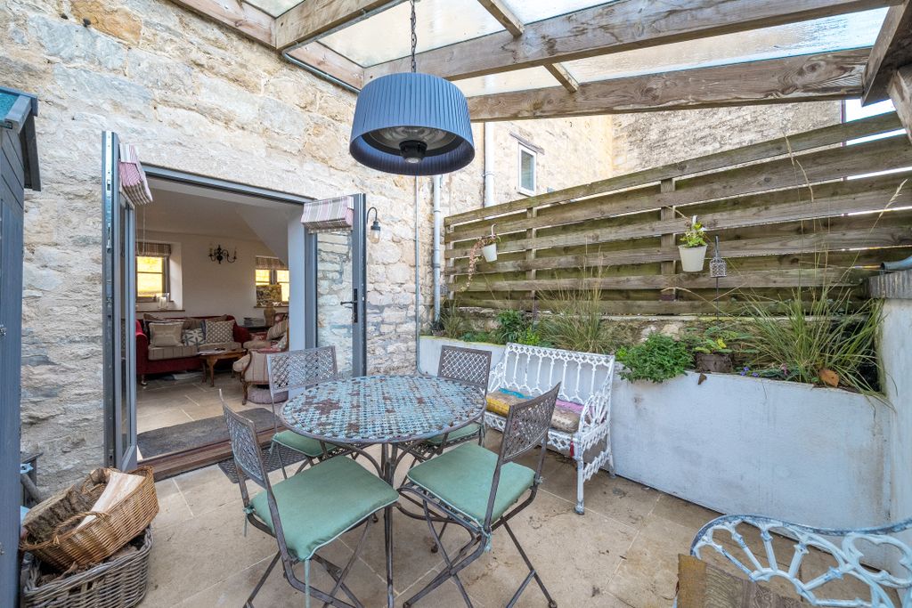 Property photo 3 of 19