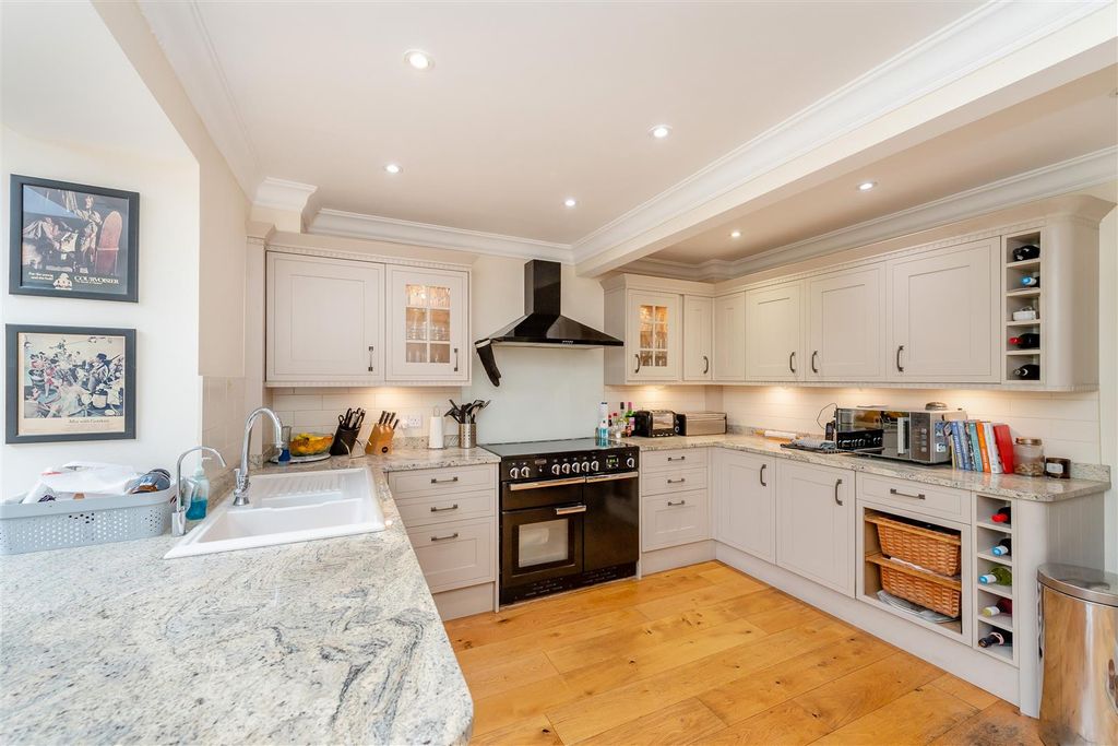 Property photo 3 of 20 8649826-Interior19.Jpg