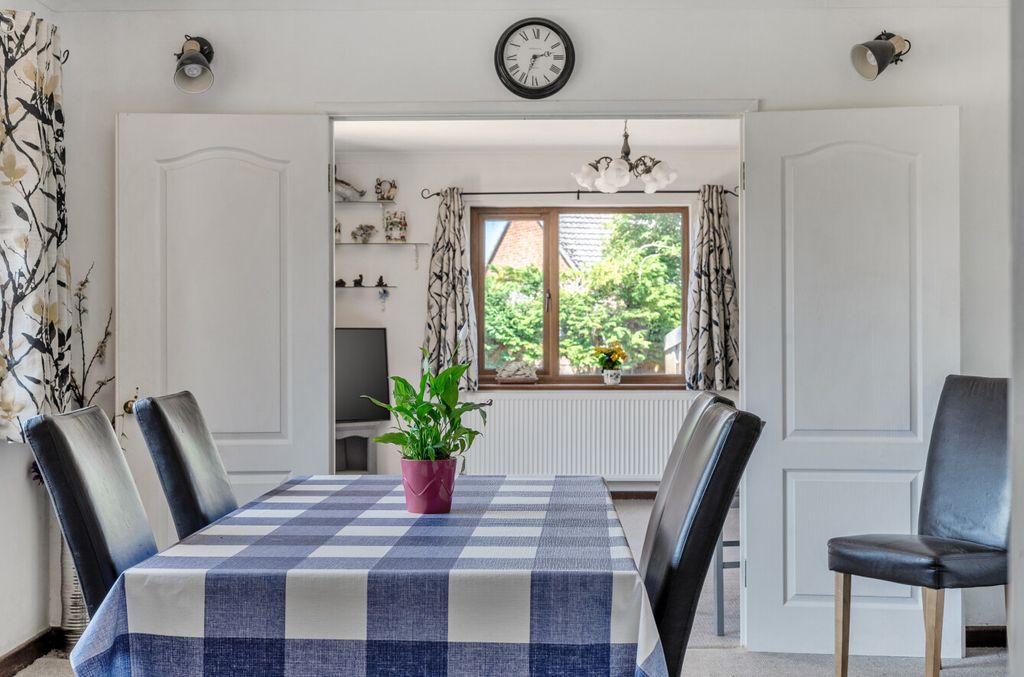 Property photo 2 of 31 Dining Room