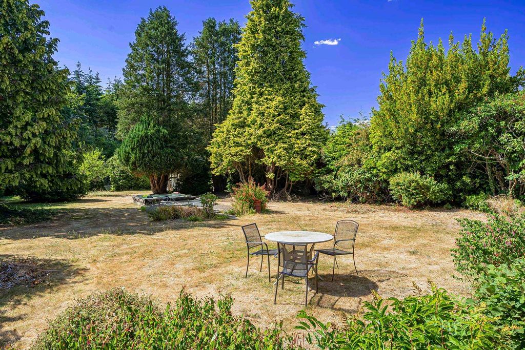 Property photo 2 of 23