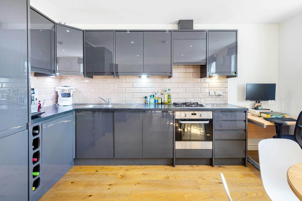 Property photo 3 of 9 Kitchen