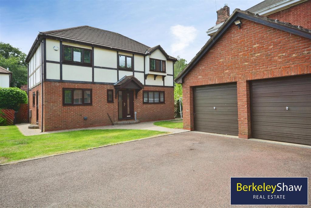 Property photo 1 of 21 External