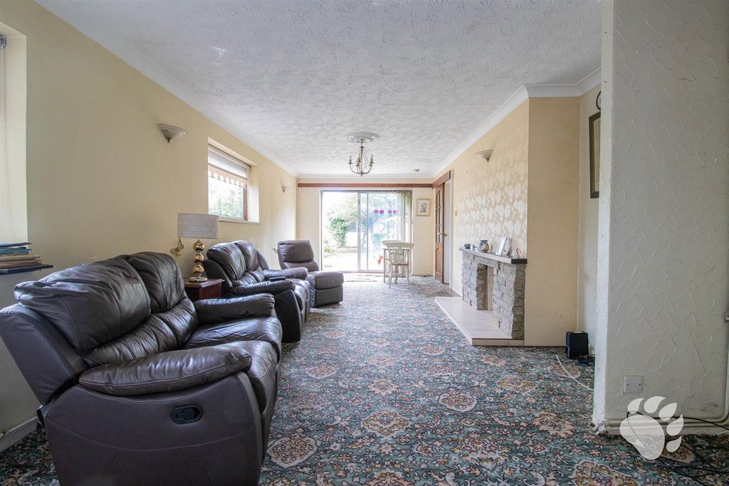 Property photo 3 of 25 Lounge/Diner