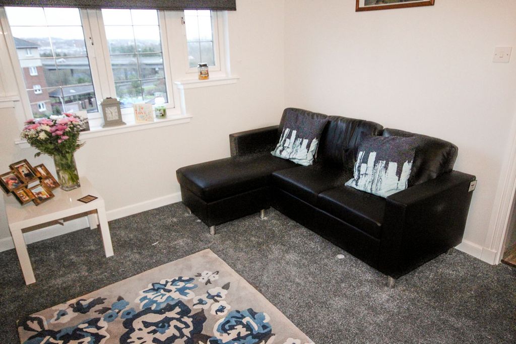 Property photo 3 of 12