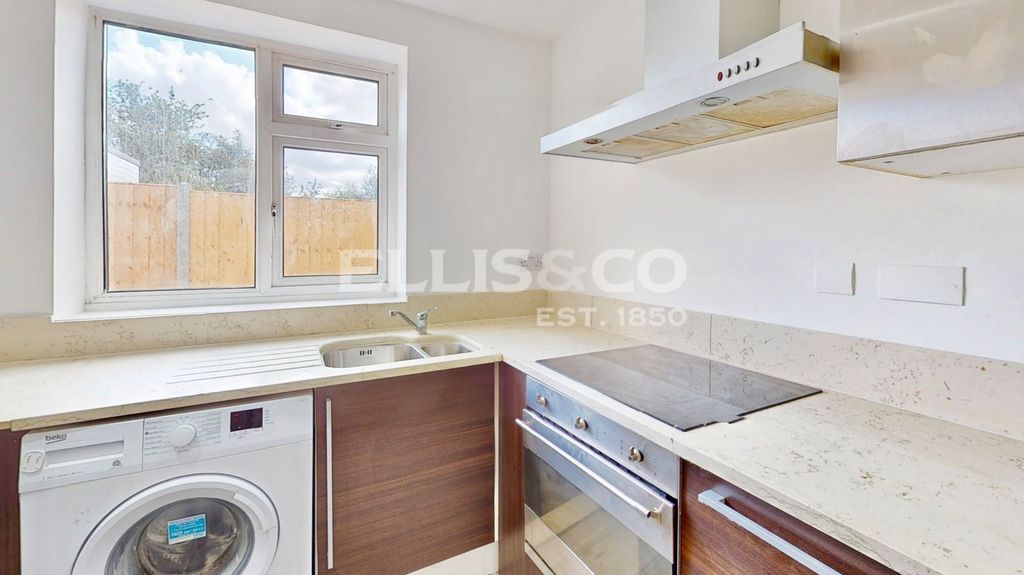 Property photo 3 of 19 Picture No. 02