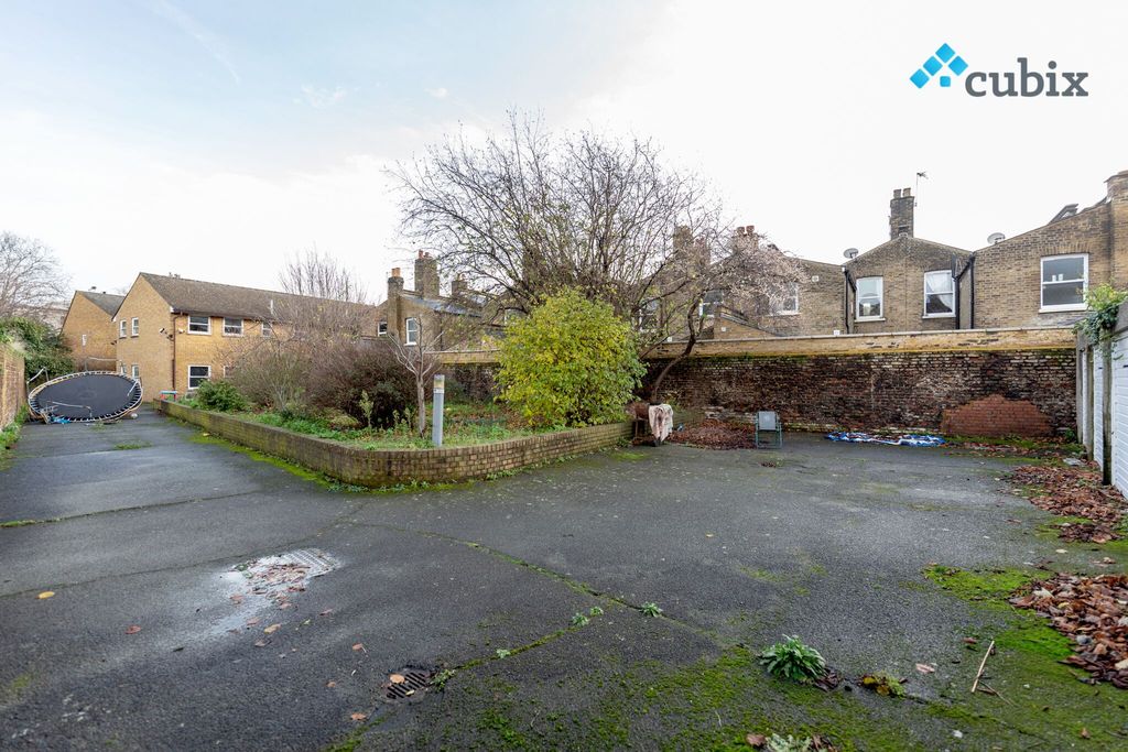 Property photo 3 of 22