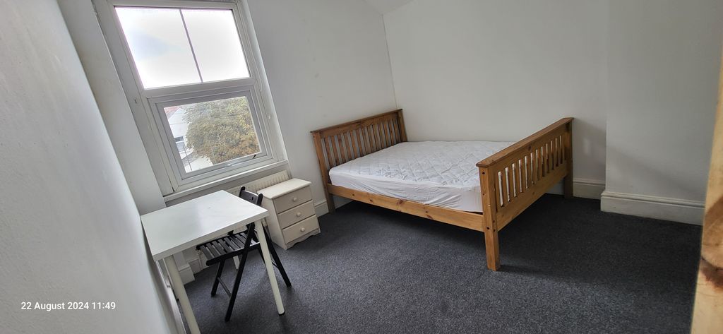 Property photo 2 of 27