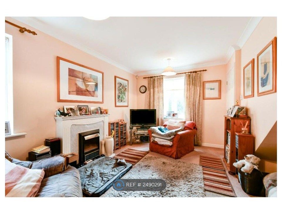 Property photo 1 of 7 Living Room