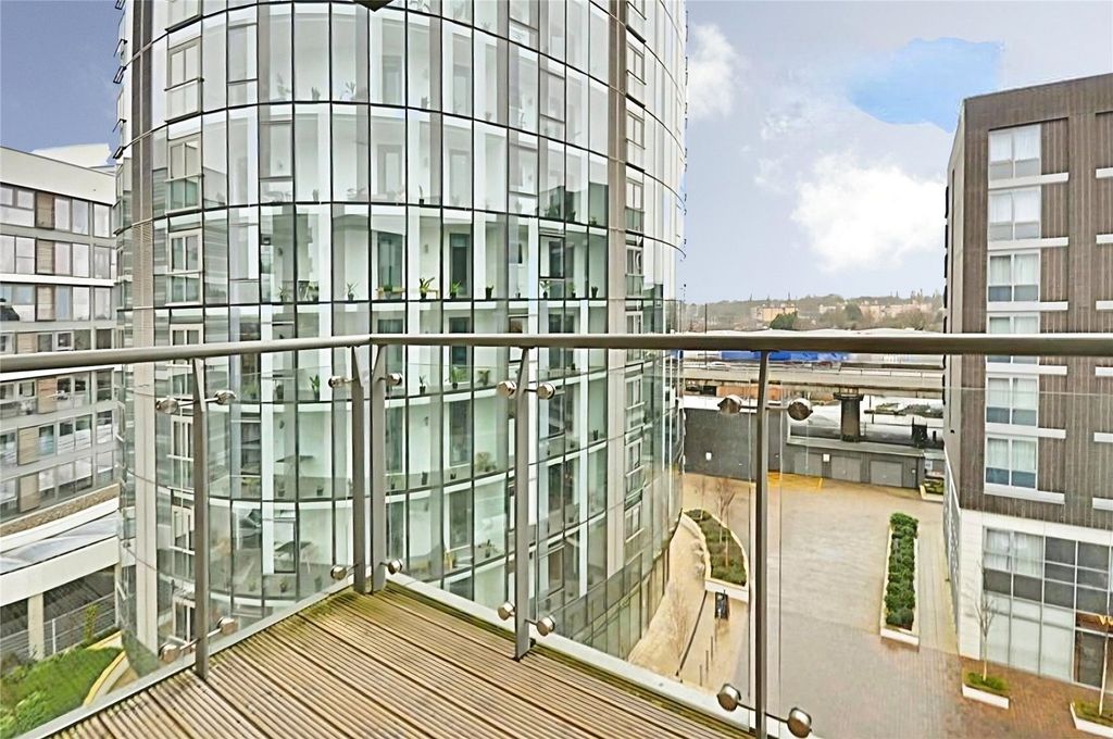 Property photo 3 of 6 Picture No. 12