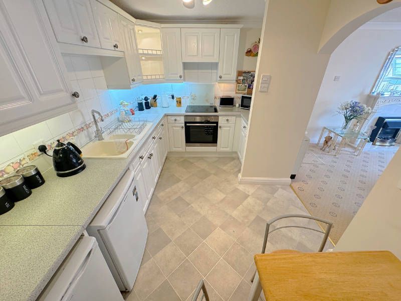 Property photo 2 of 25 Dining Kitchen