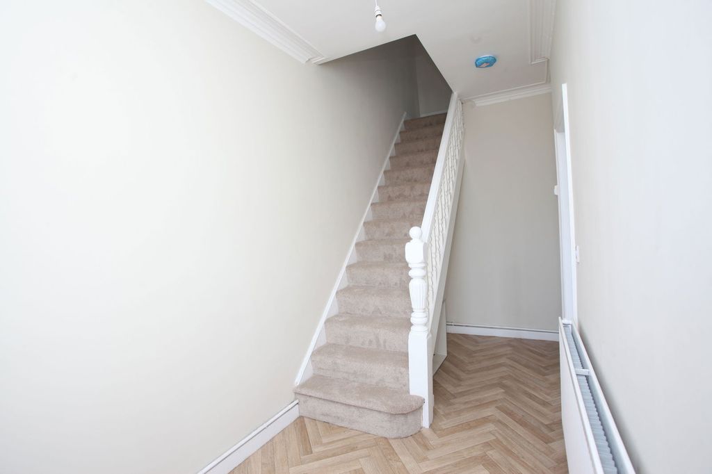 Property photo 3 of 41