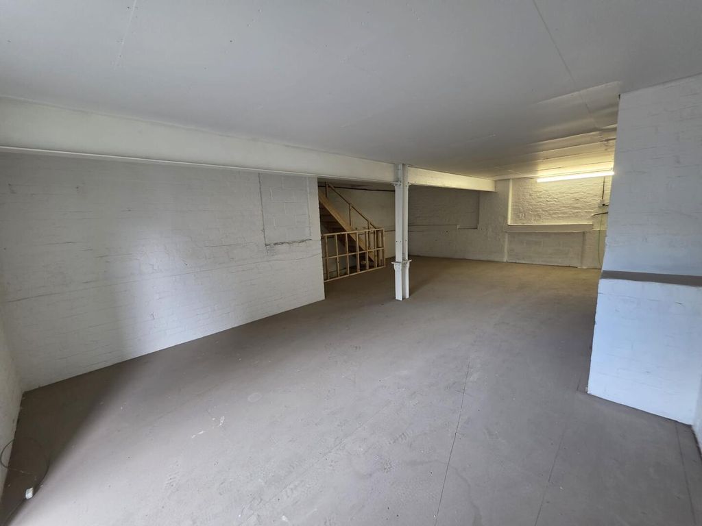 Property photo 3 of 6 Garage