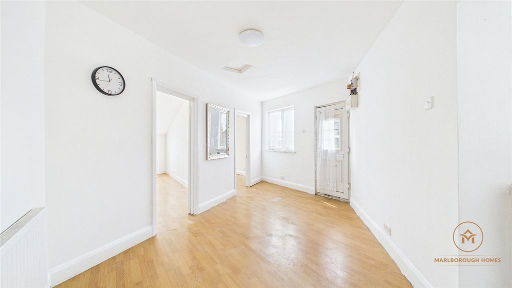 Property photo 3 of 12 London E11