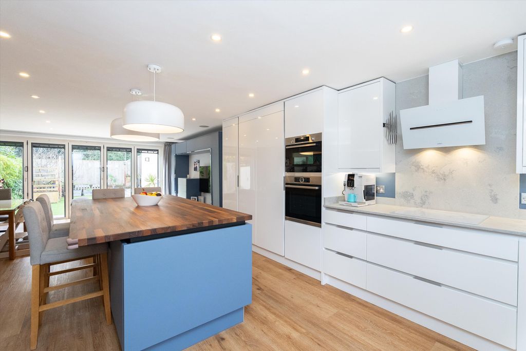 Property photo 3 of 20 Image