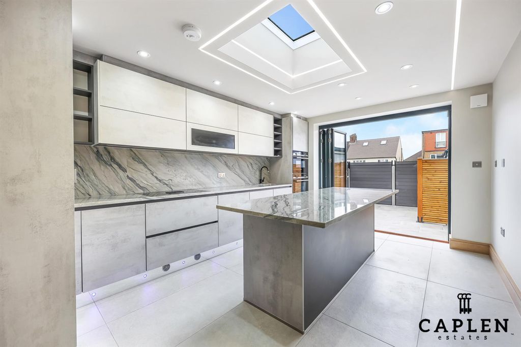 Property photo 2 of 18