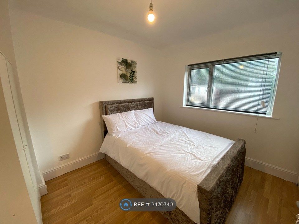 Property photo 3 of 8 Bedroom 1