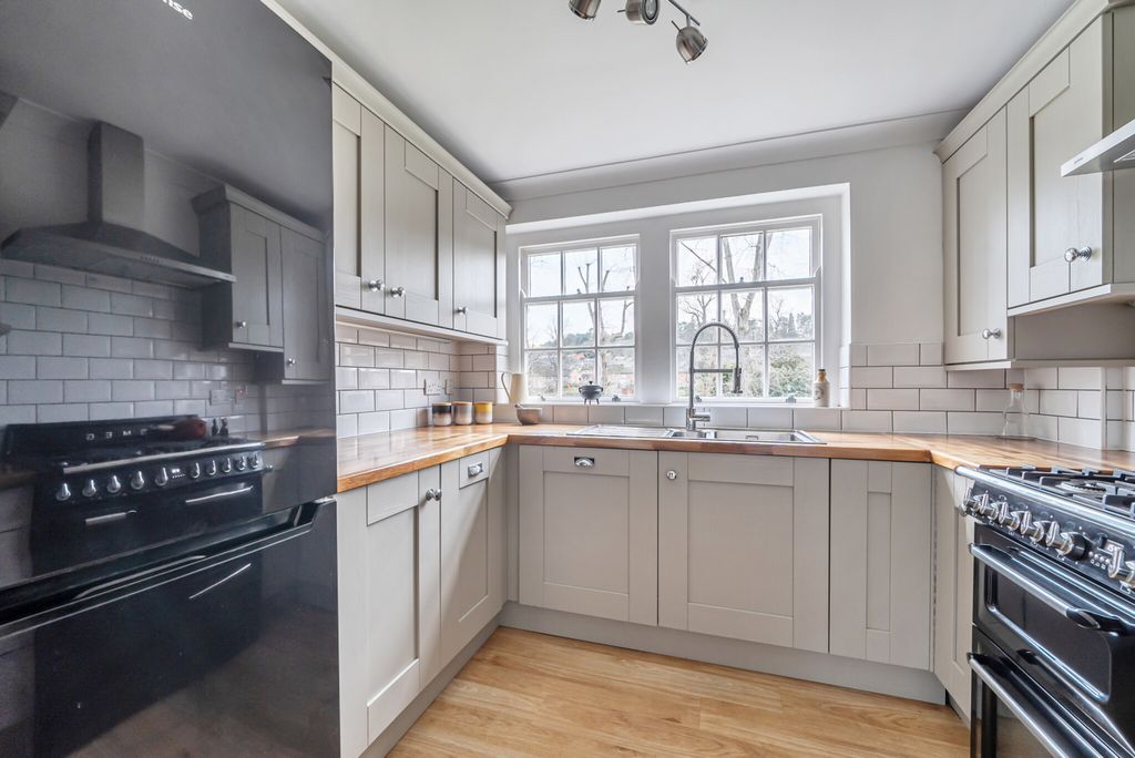 Property photo 2 of 20 1393141-5-6942d55...