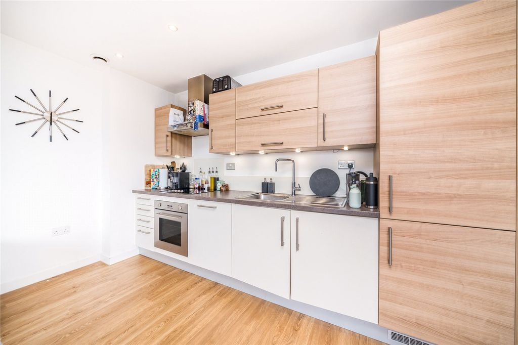 Property photo 3 of 7 Kitchen