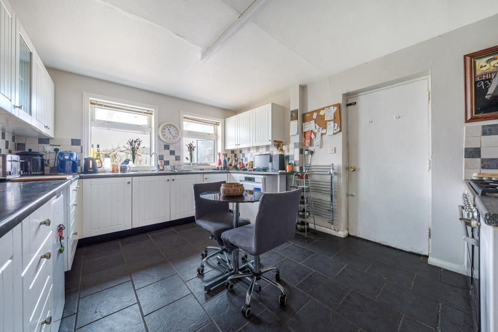 Property photo 3 of 20 Kitchen