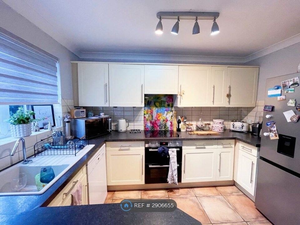 Property photo 3 of 13 Kitchen