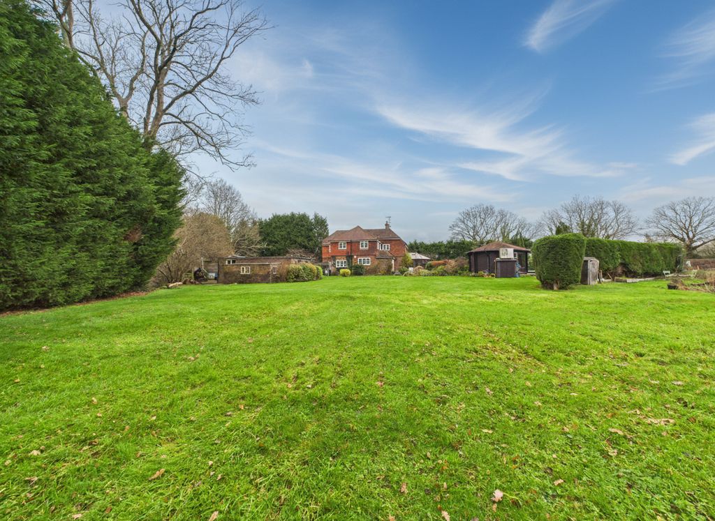 Property photo 2 of 31 Gardens To House