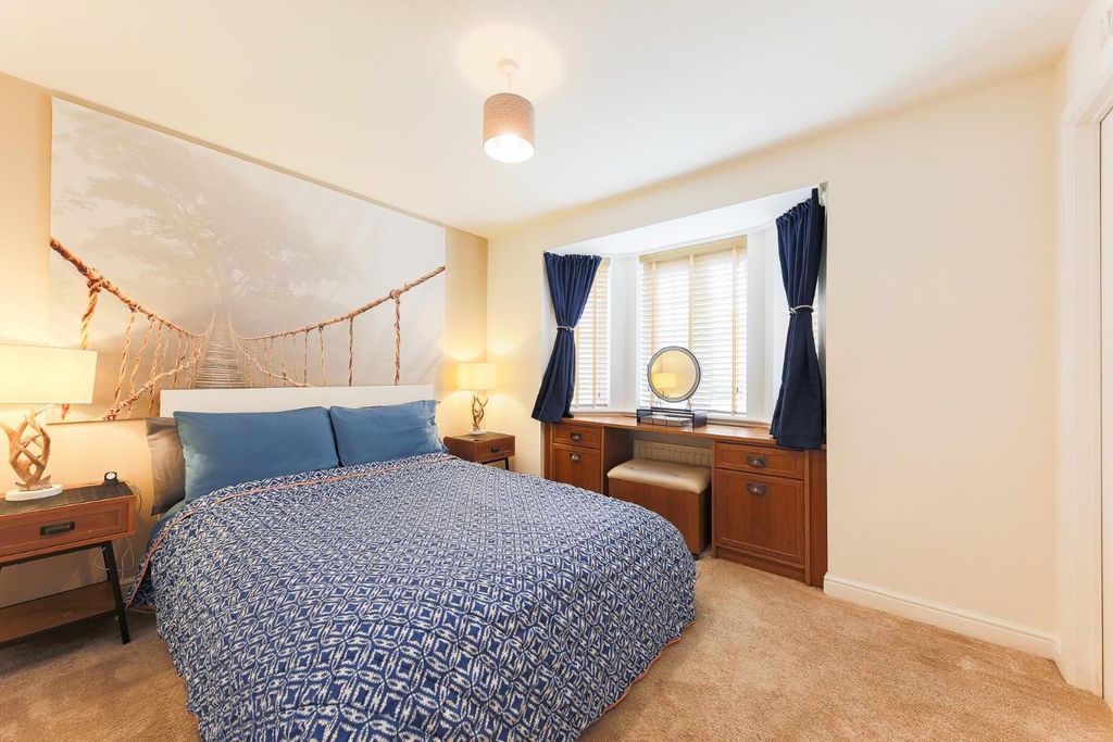 Property photo 2 of 16 Bedroom