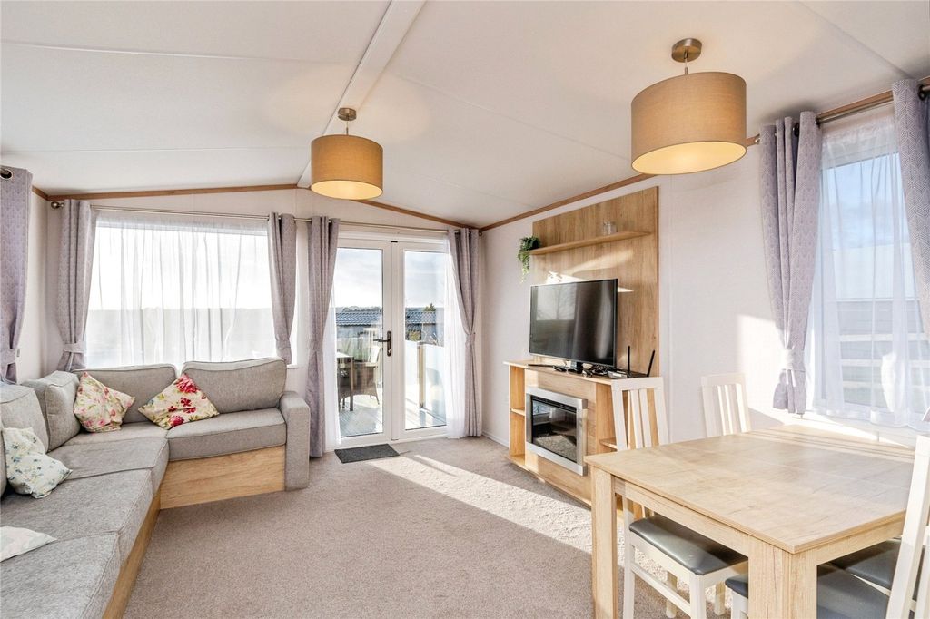 Property photo 2 of 31 Open Plan