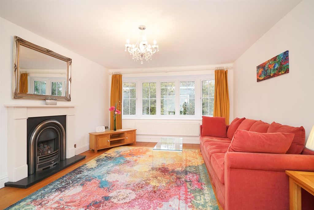 Property photo 2 of 29 Lounge