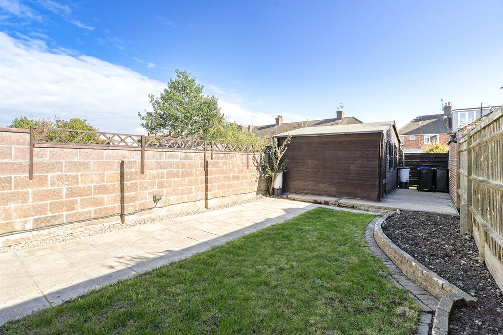 Property photo 2 of 29 Picture No. 11