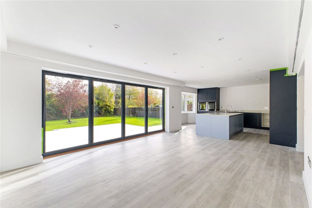 Property photo 3 of 21 Kitchen/Dining Room