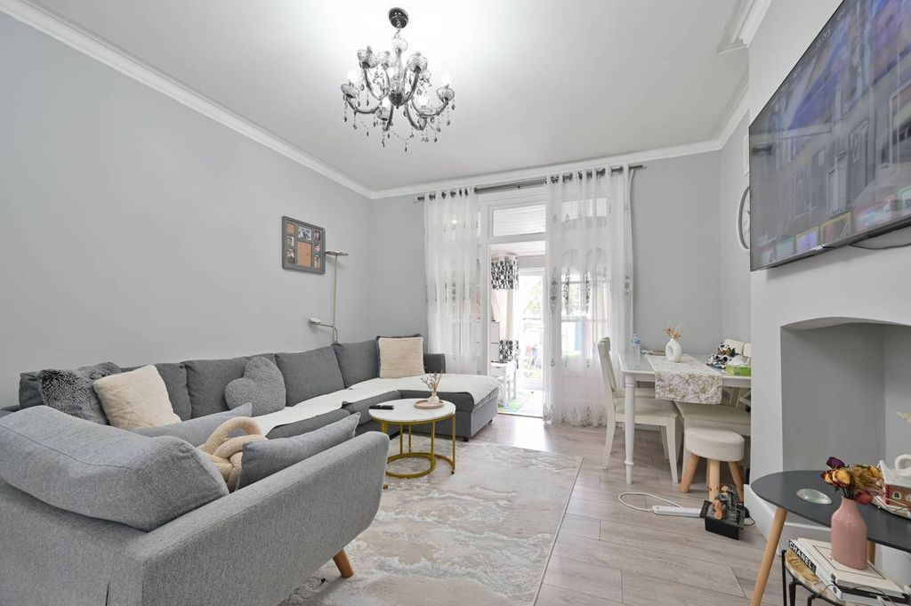 Property photo 2 of 11