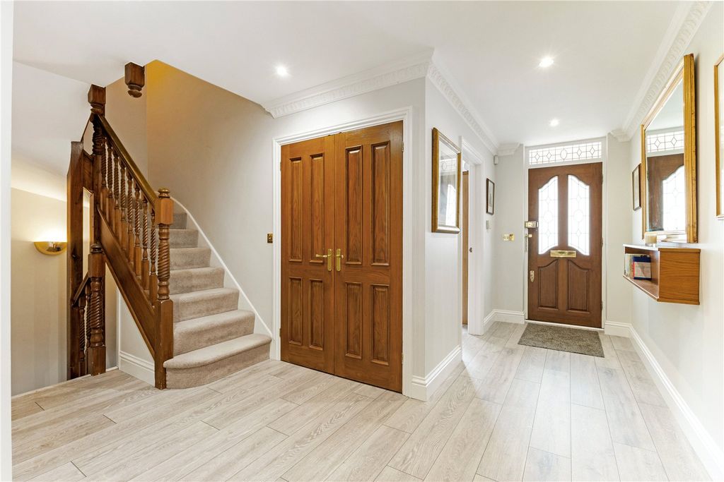 Property photo 3 of 19 Entrance
