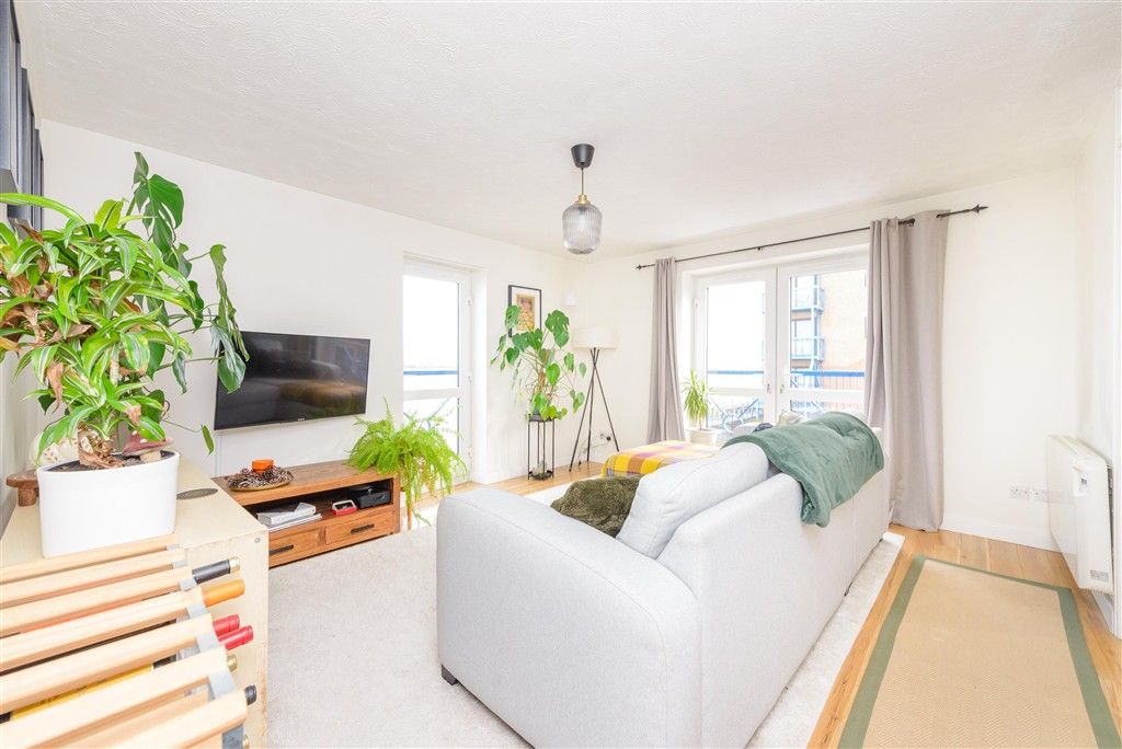 Property photo 2 of 8 Lounge