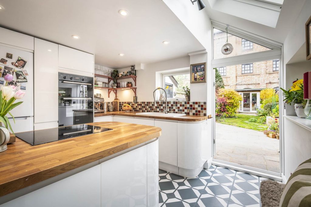 Property photo 3 of 18