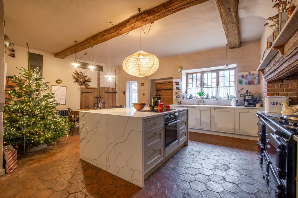 Property photo 2 of 19 Kitchen