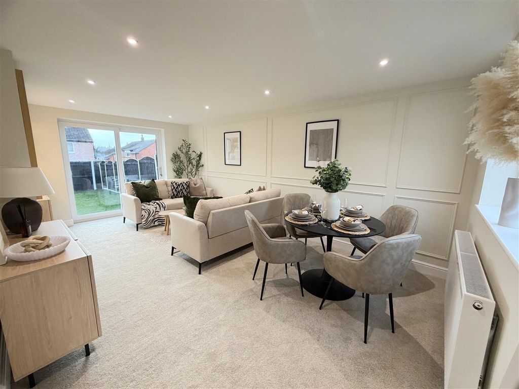 Property photo 3 of 25 Dining Lounge