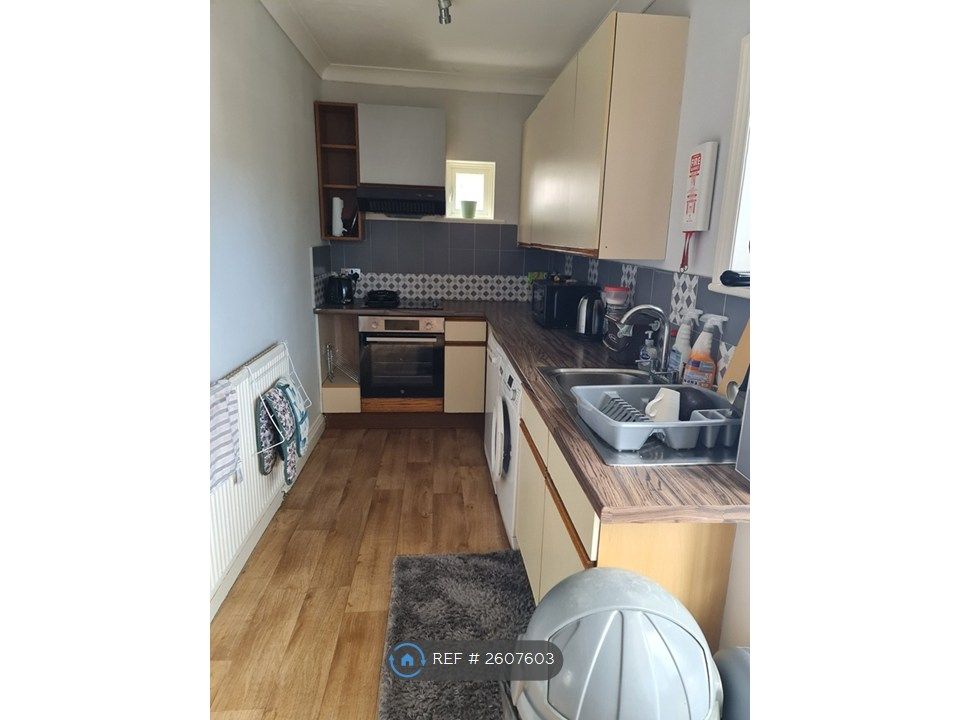 Property photo 3 of 12 Kitchen