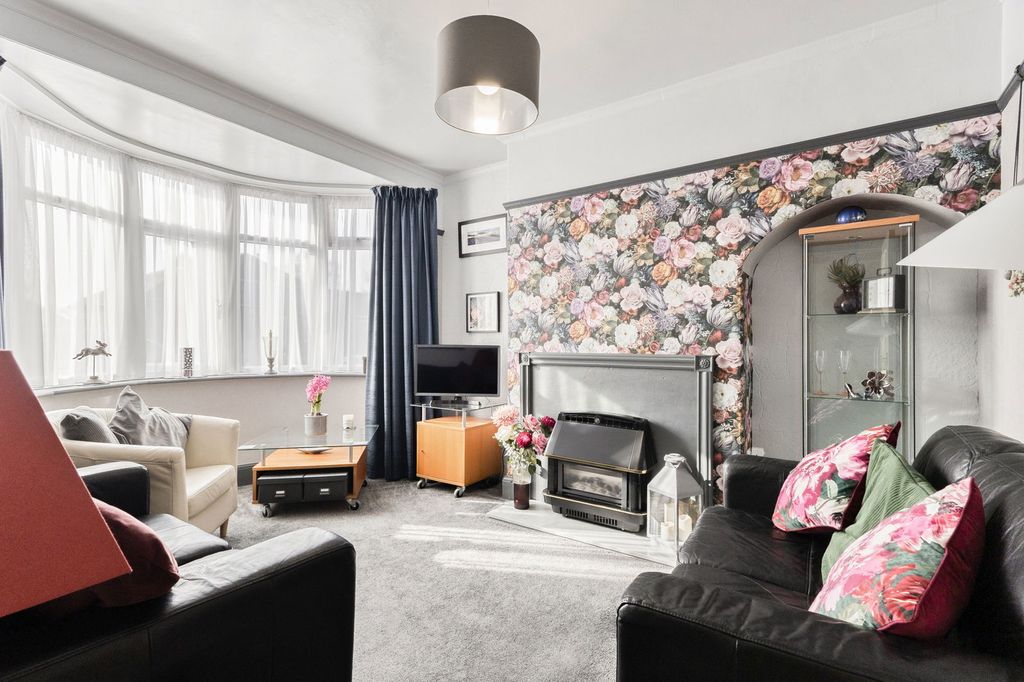 Property photo 3 of 23