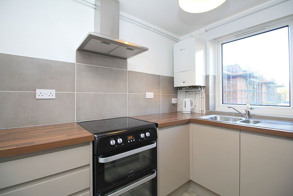 Property photo 1 of 18 Kitchen (Main)