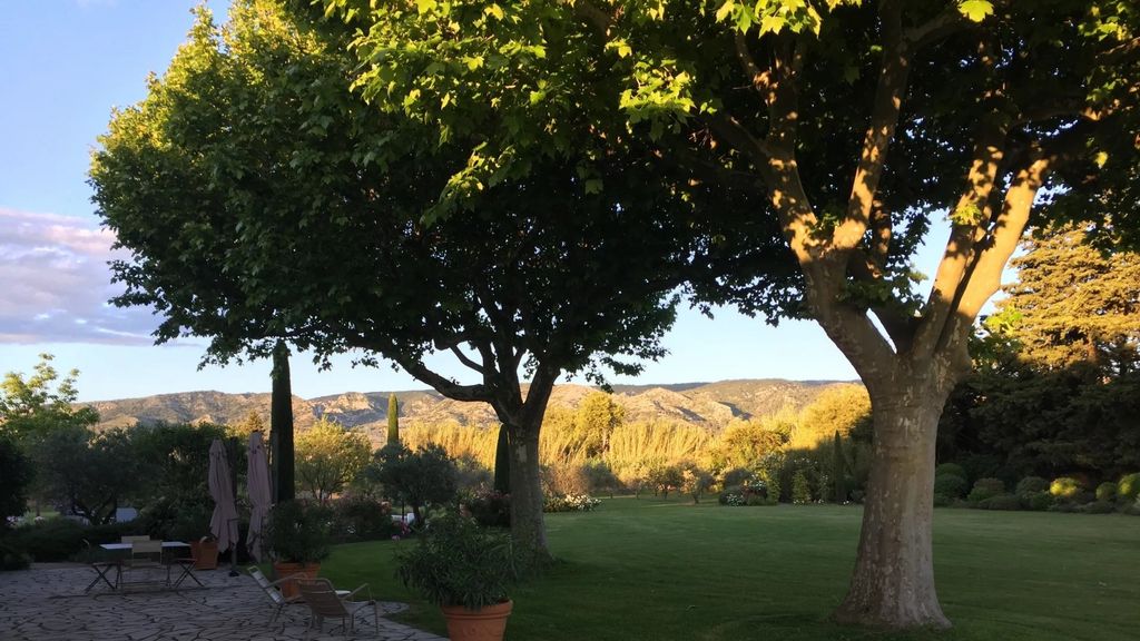 Property photo 3 of 27