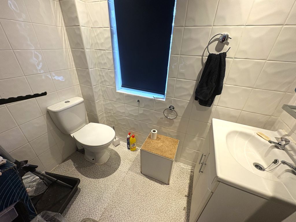 Property photo 3 of 11 Cloakroom/wc