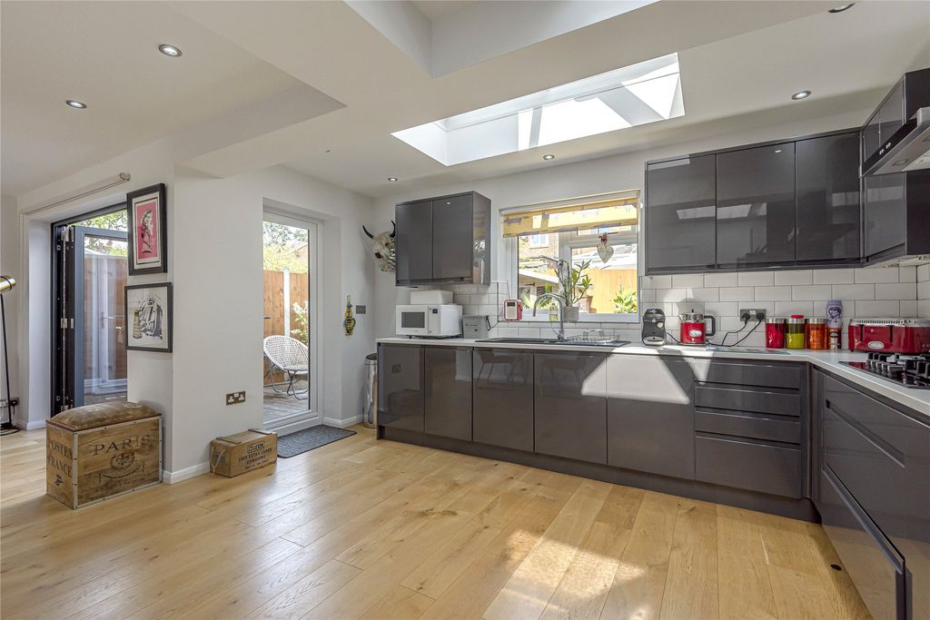 Property photo 3 of 10 Picture No. 06