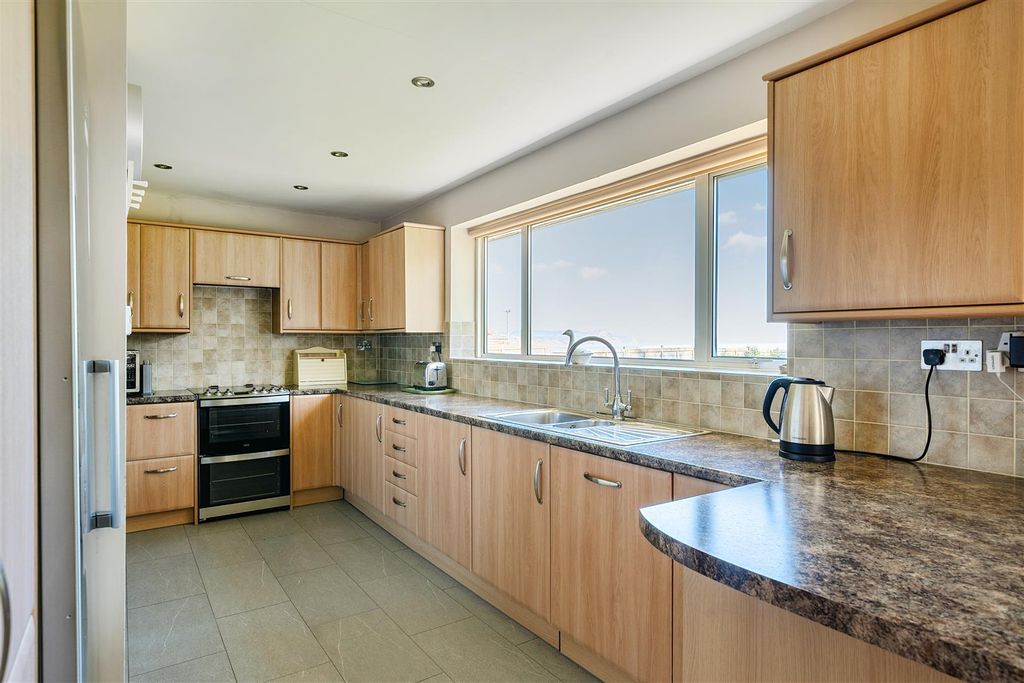 Property photo 3 of 29 1421267-26-69bae167c5E08.Jpg